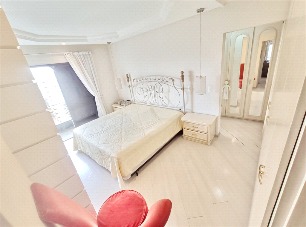 Apartamento com 3 suítes e hidromassagem 