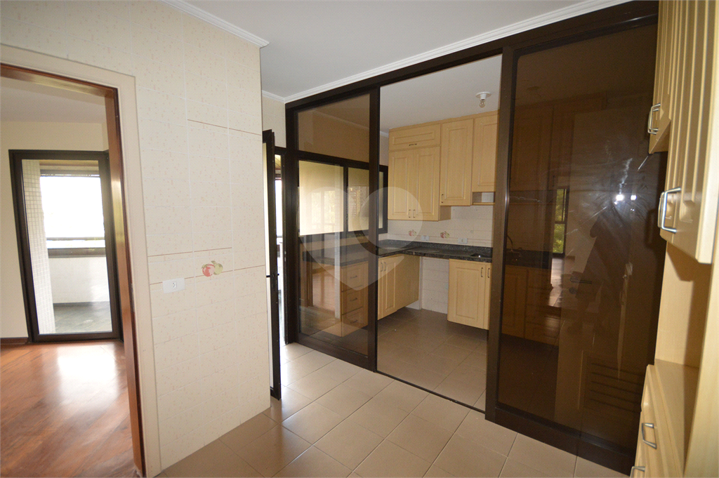 Apartamento à venda com 4 quartos, 196m² - Foto 7