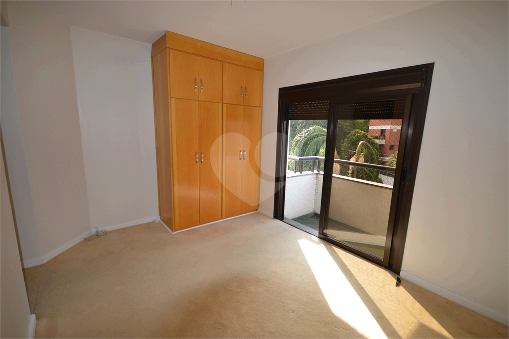 Apartamento à venda com 4 quartos, 196m² - Foto 19