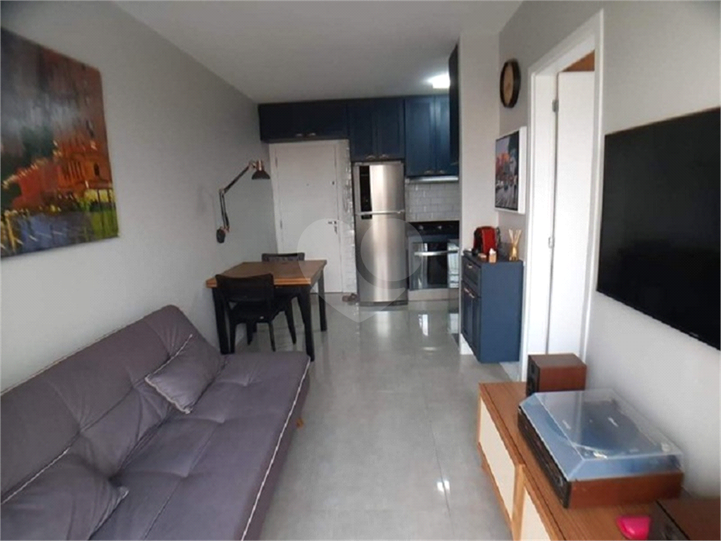 Apartamento com varanda e vaga de garagem à venda no Brás, a 5 minutos do Metrô