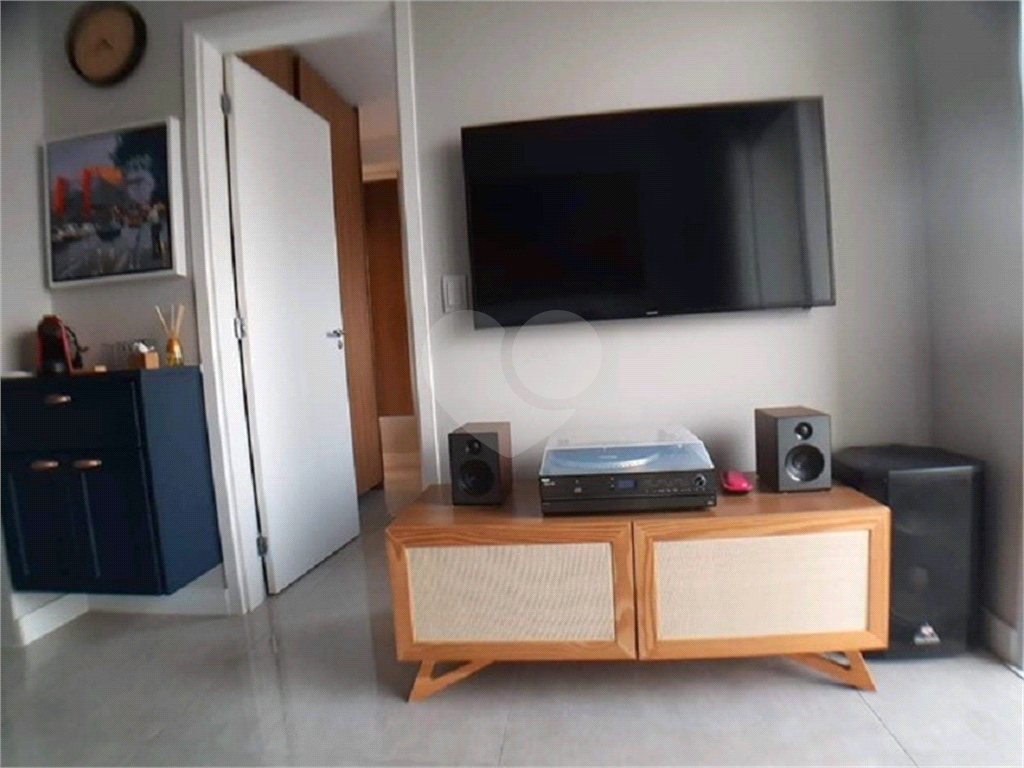 Apartamento com varanda e vaga de garagem à venda no Brás, a 5 minutos do Metrô