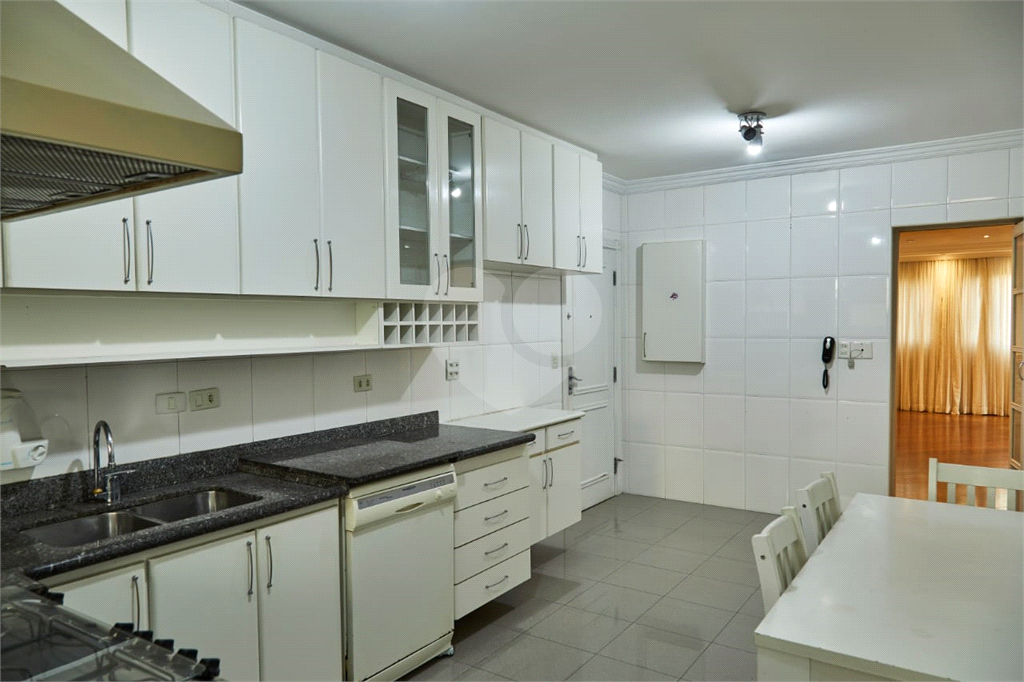 Apartamento à venda com 3 quartos, 160m² - Foto 9