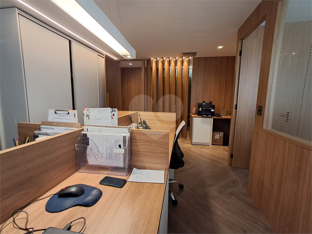 Imóvel comercial com 3 salas de escritório 1 sala de reunião cozinha 2 banheiros 3 vagas Pinheiros