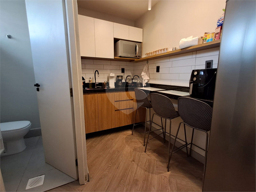 Imóvel comercial com 3 salas de escritório 1 sala de reunião cozinha 2 banheiros 3 vagas Pinheiros