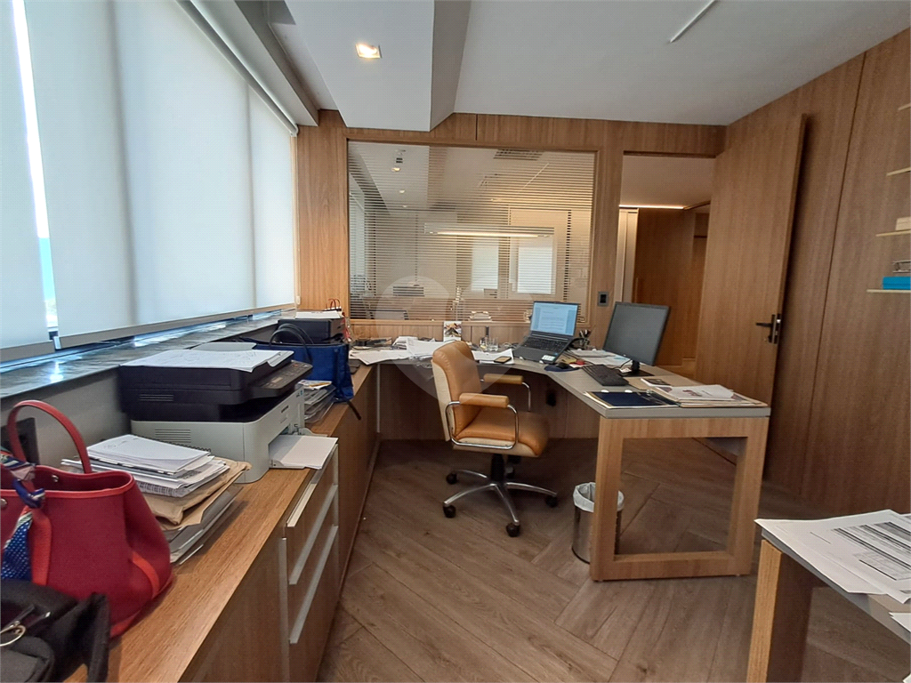 Imóvel comercial com 3 salas de escritório 1 sala de reunião cozinha 2 banheiros 3 vagas Pinheiros