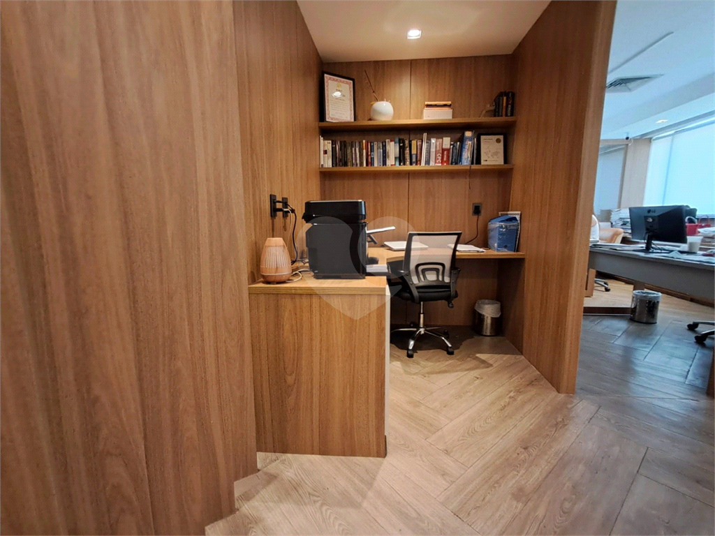 Imóvel comercial com 3 salas de escritório 1 sala de reunião cozinha 2 banheiros 3 vagas Pinheiros