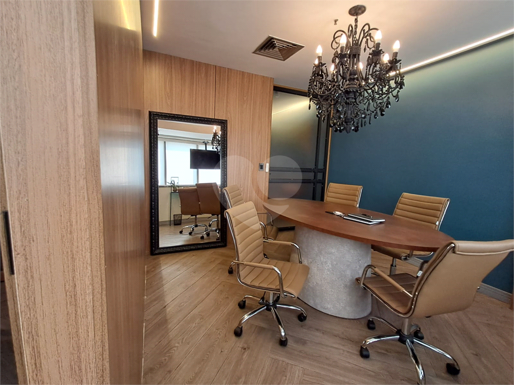 Imóvel comercial com 3 salas de escritório 1 sala de reunião cozinha 2 banheiros 3 vagas Pinheiros