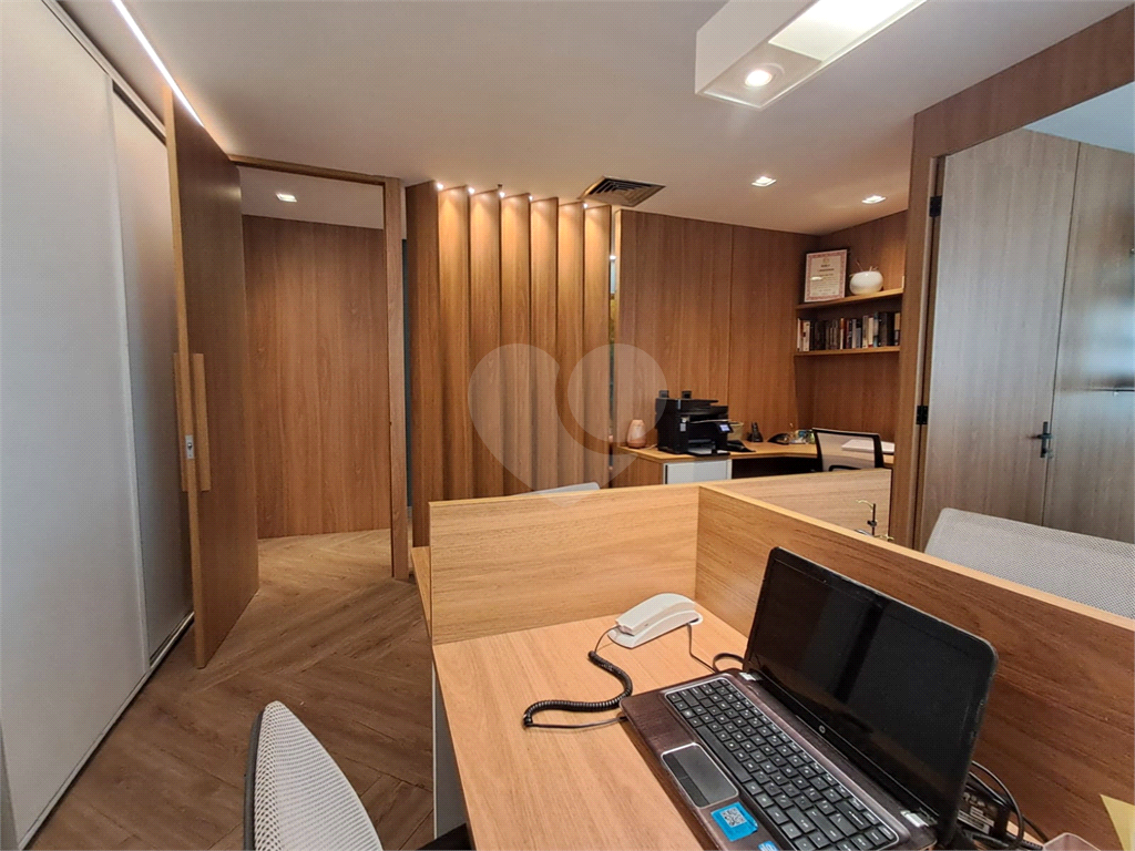 Imóvel comercial com 3 salas de escritório 1 sala de reunião cozinha 2 banheiros 3 vagas Pinheiros