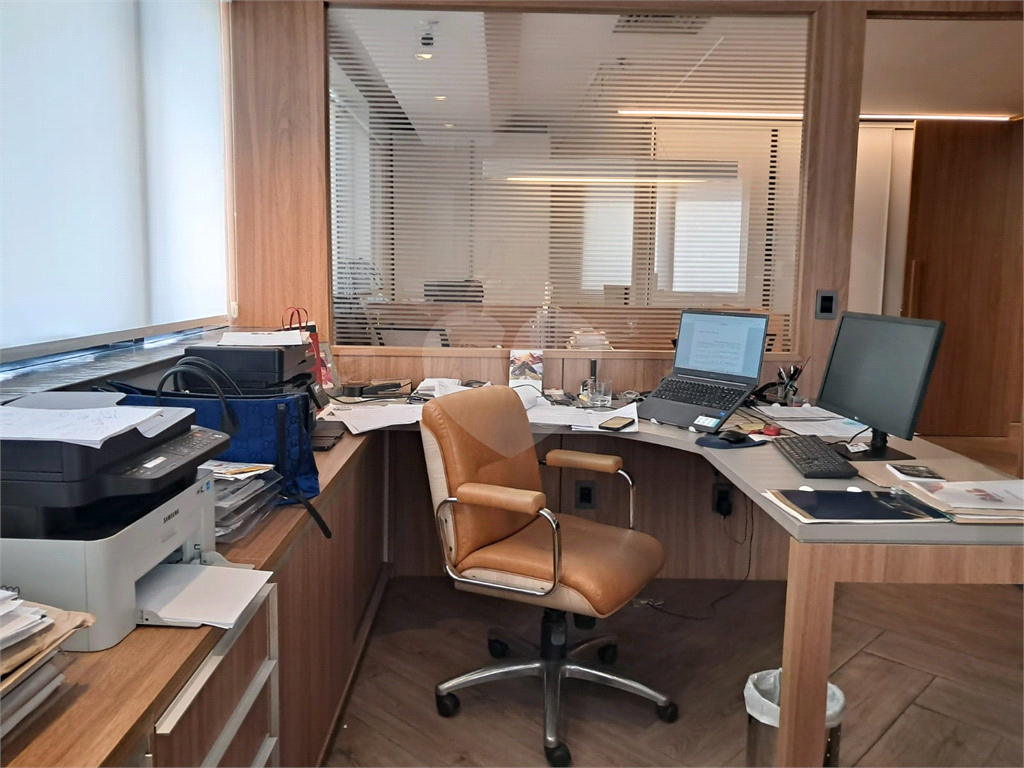 Imóvel comercial com 3 salas de escritório 1 sala de reunião cozinha 2 banheiros 3 vagas Pinheiros