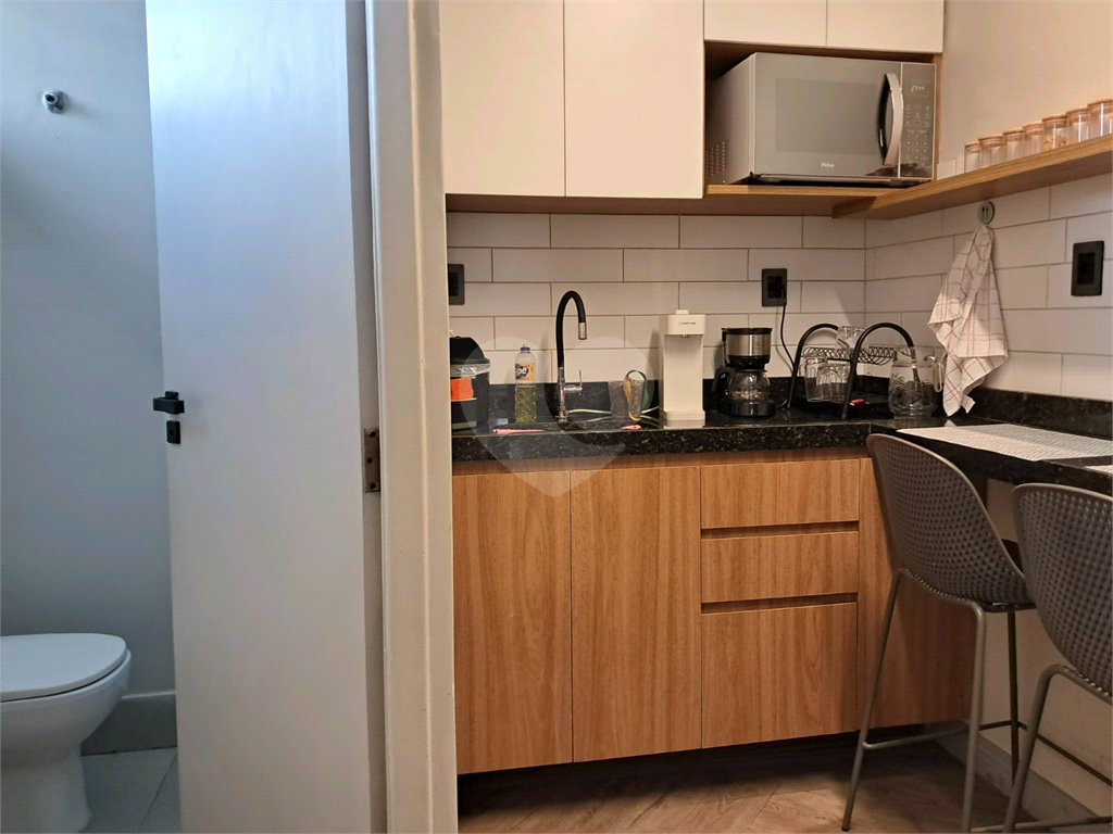 Imóvel comercial com 3 salas de escritório 1 sala de reunião cozinha 2 banheiros 3 vagas Pinheiros