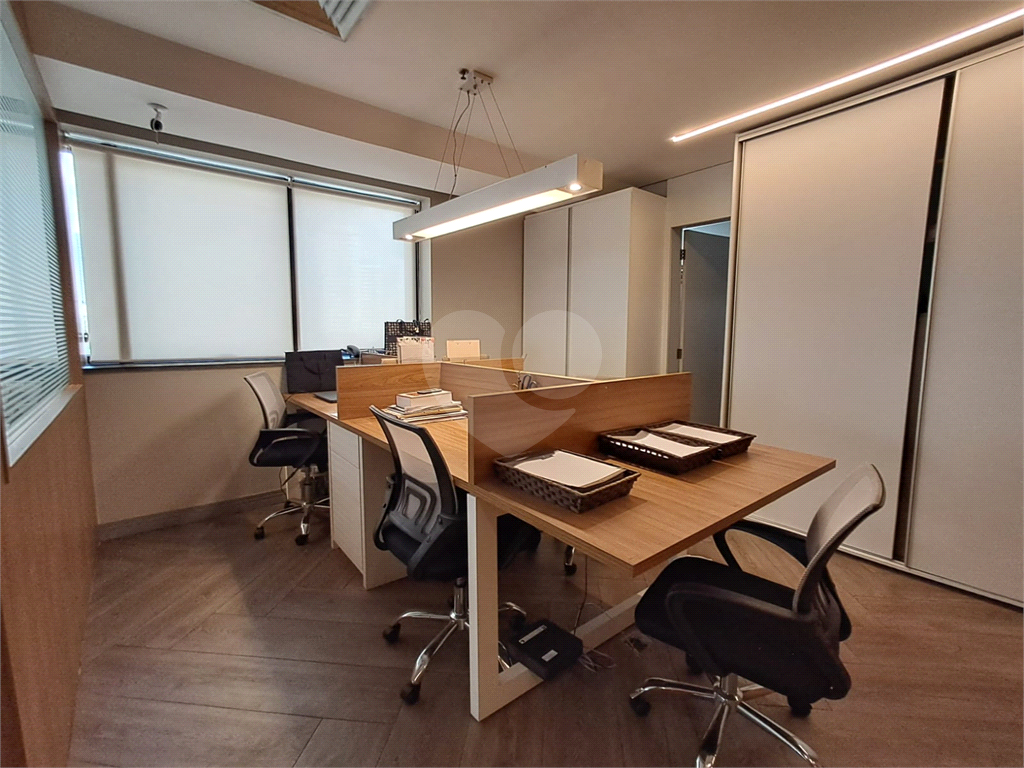 Imóvel comercial com 3 salas de escritório 1 sala de reunião cozinha 2 banheiros 3 vagas Pinheiros