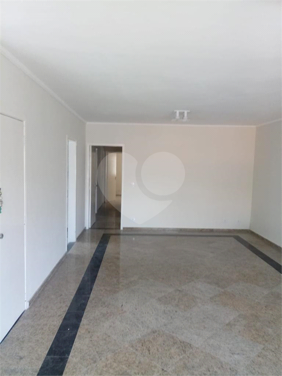 Casa à venda com 3 quartos, 228m² - Foto 8