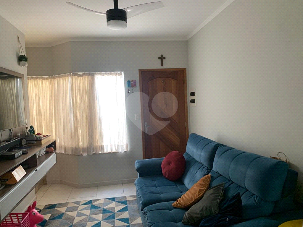 Sobrado em condomínio com 2 suítes