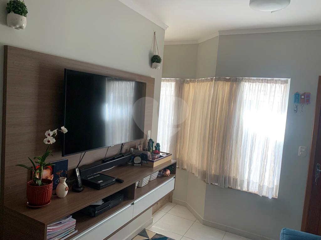 Sobrado em condomínio com 2 suítes
