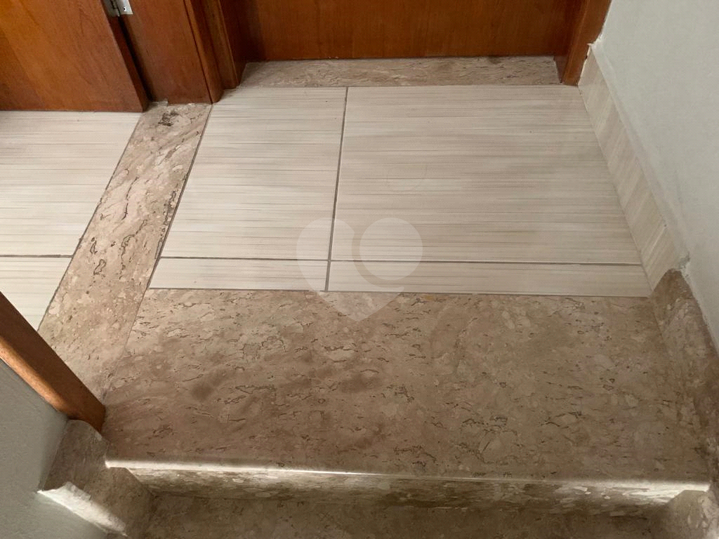 Sobrado em condomínio com 2 suítes