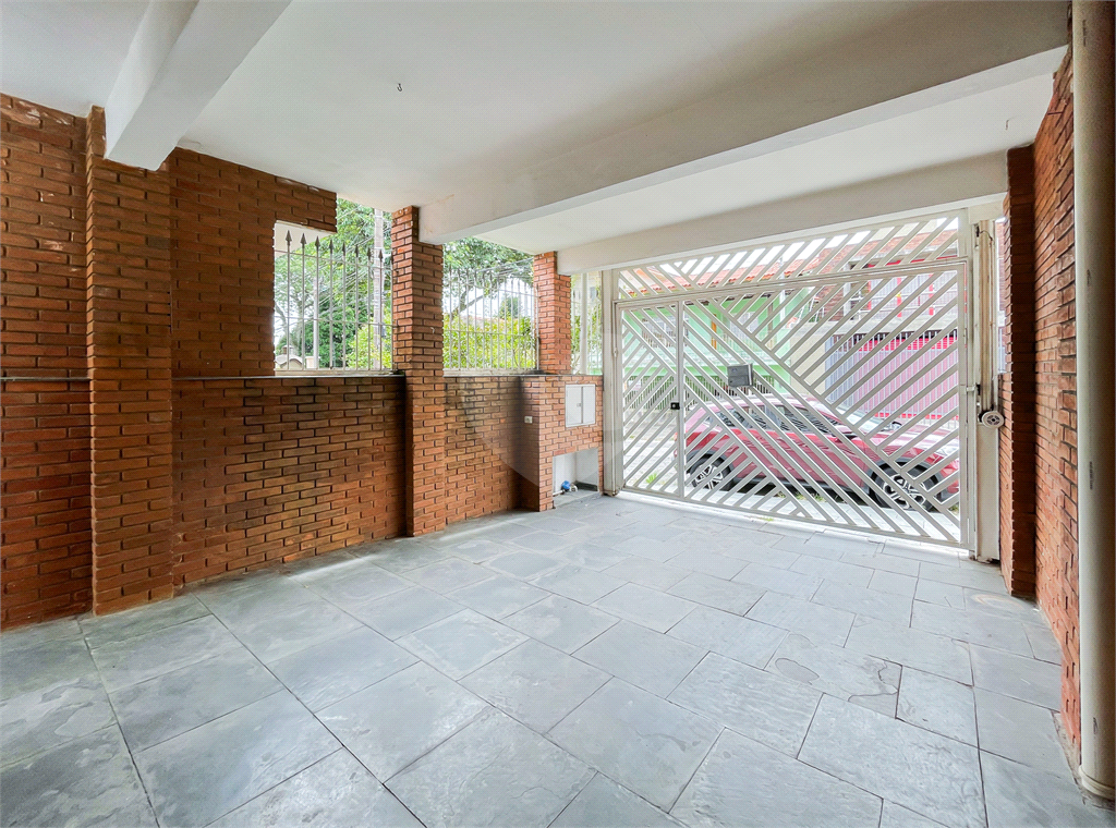 CASA À VENDA COM 4 QUARTOS NA POMPÉIA