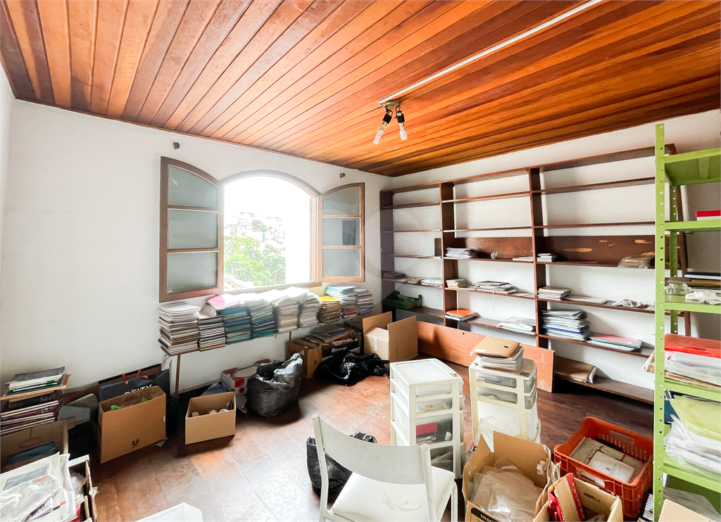 CASA À VENDA COM 4 QUARTOS NA POMPÉIA