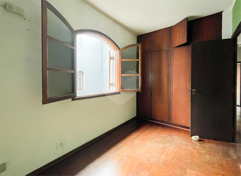CASA À VENDA COM 4 QUARTOS NA POMPÉIA