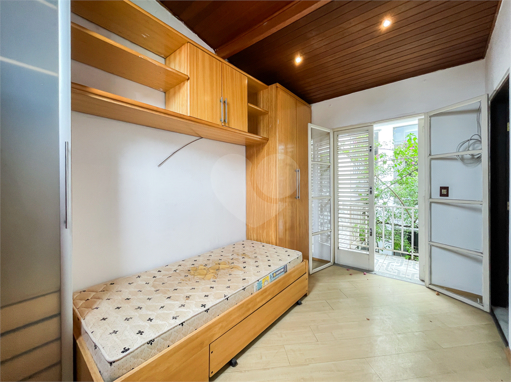 CASA À VENDA COM 4 QUARTOS NA POMPÉIA