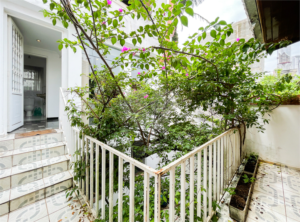 CASA À VENDA COM 4 QUARTOS NA POMPÉIA
