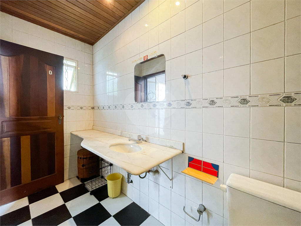 CASA À VENDA COM 4 QUARTOS NA POMPÉIA