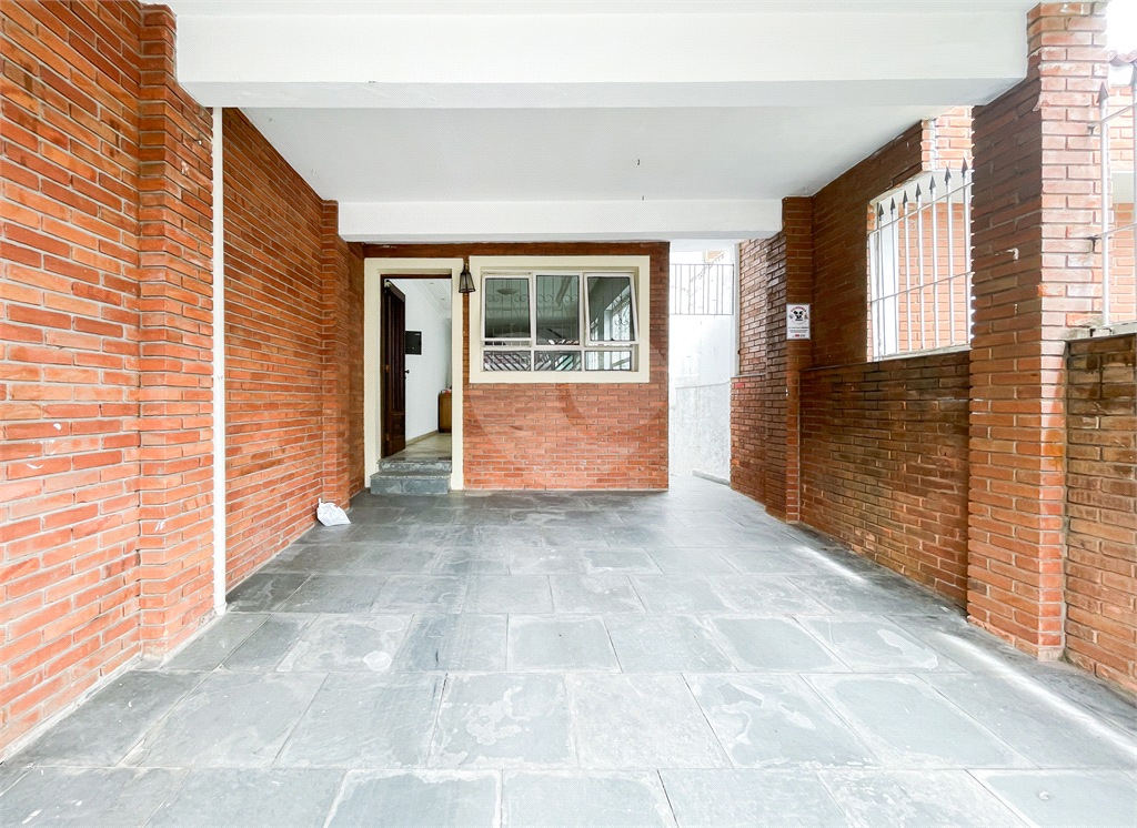 CASA À VENDA COM 4 QUARTOS NA POMPÉIA