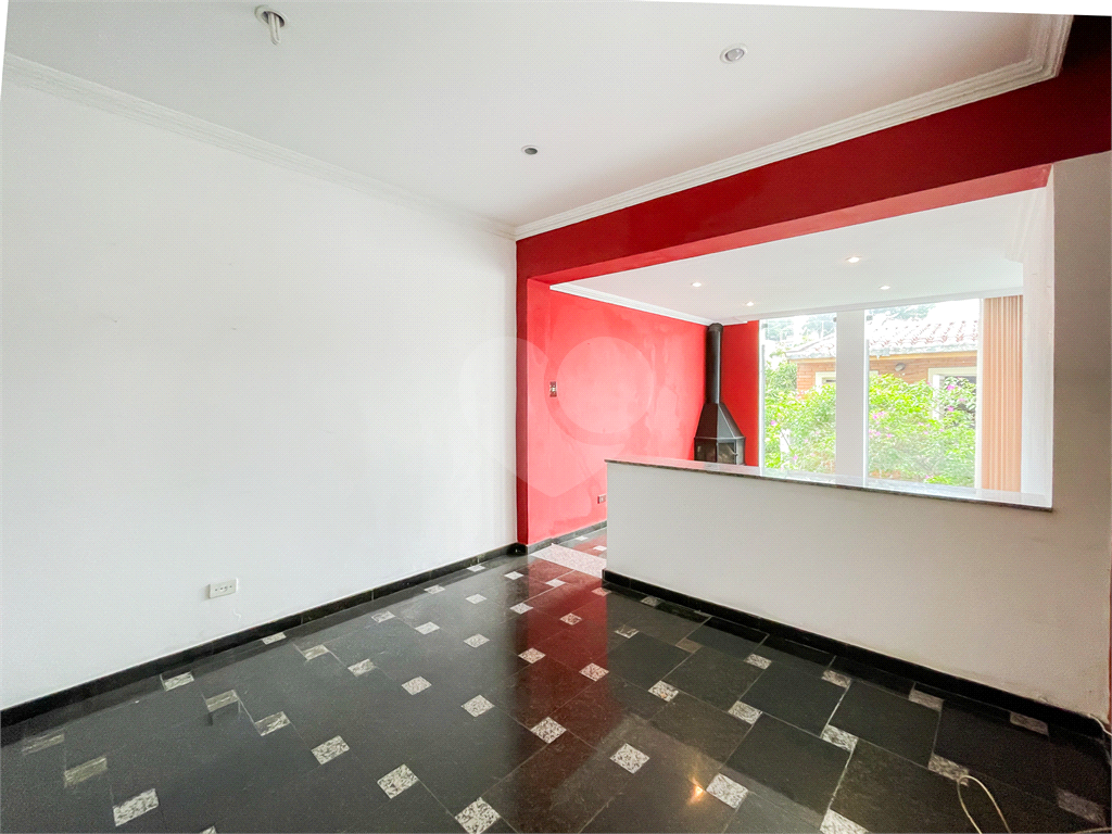 CASA À VENDA COM 4 QUARTOS NA POMPÉIA