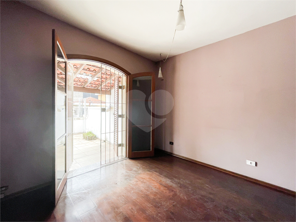 CASA À VENDA COM 4 QUARTOS NA POMPÉIA