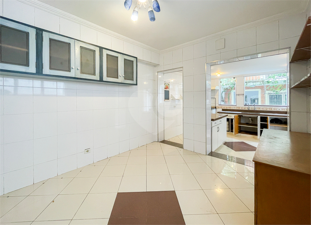 CASA À VENDA COM 4 QUARTOS NA POMPÉIA