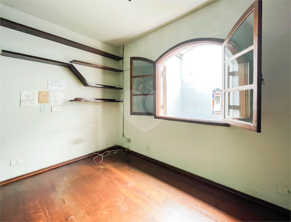 CASA À VENDA COM 4 QUARTOS NA POMPÉIA