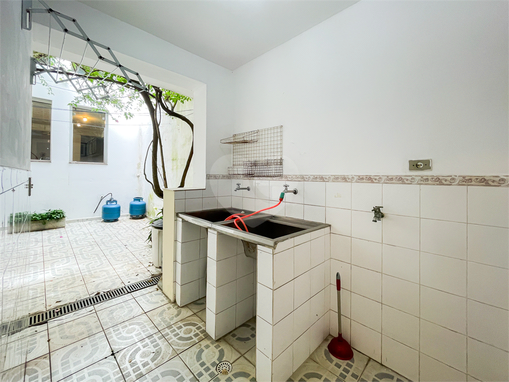 CASA À VENDA COM 4 QUARTOS NA POMPÉIA