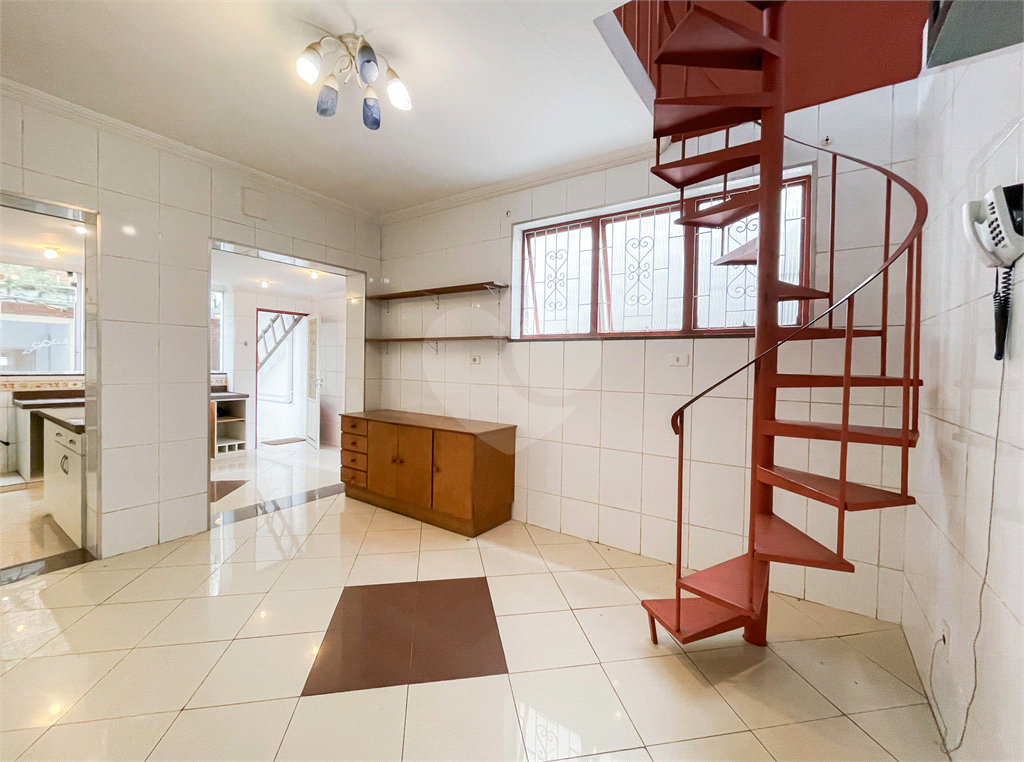 CASA À VENDA COM 4 QUARTOS NA POMPÉIA