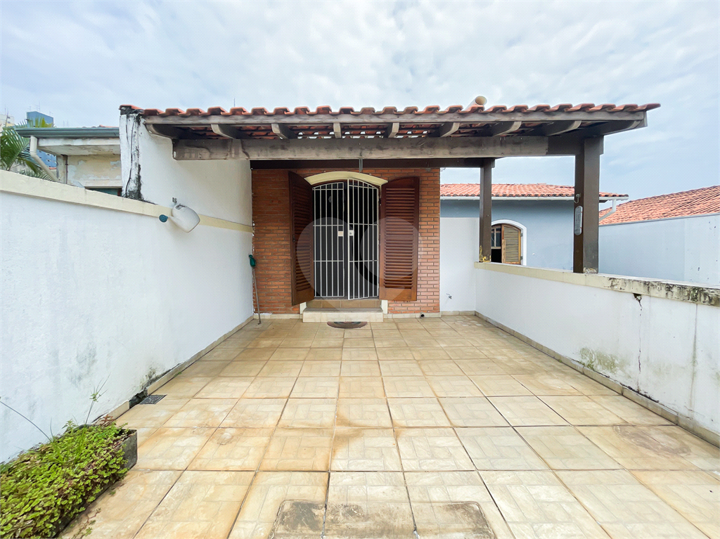CASA À VENDA COM 4 QUARTOS NA POMPÉIA