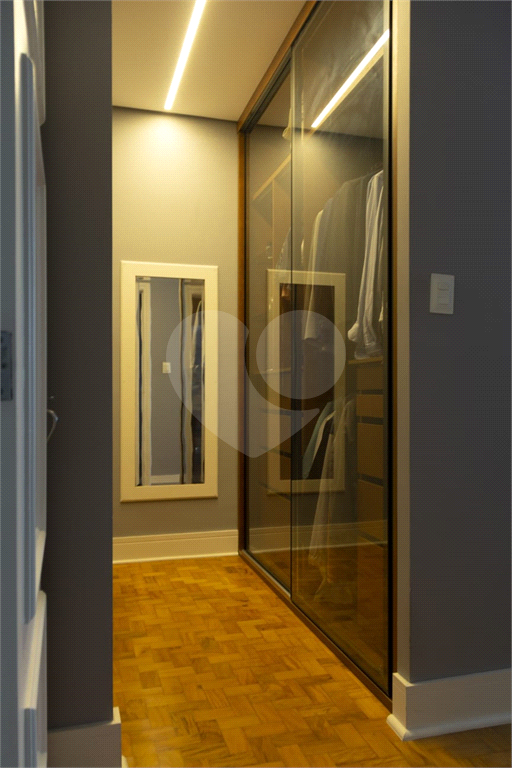 Apartamento  totalmente reformado  a venda nos Campos Elíseos.