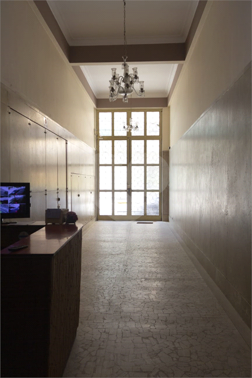 Apartamento  totalmente reformado  a venda nos Campos Elíseos.