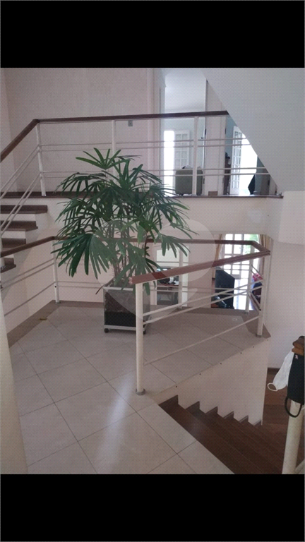 Sobrado no Condomínio Itatinga com 421m² de área útil!!