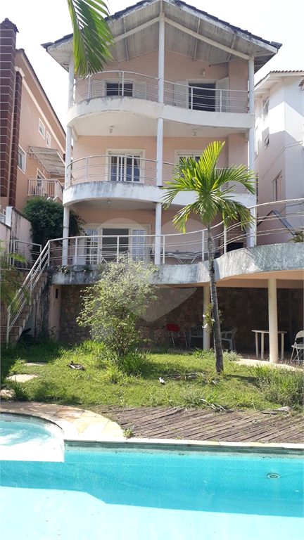 Sobrado no Condomínio Itatinga com 421m² de área útil!!