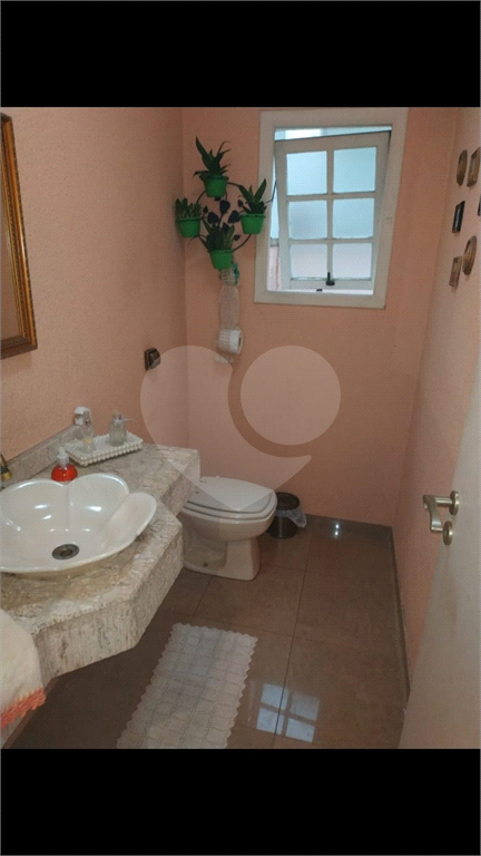 Sobrado no Condomínio Itatinga com 421m² de área útil!!