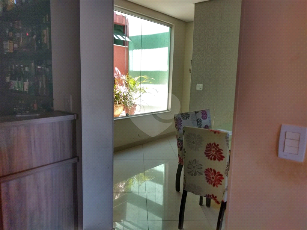 Casa à venda com 3 quartos, 215m² - Foto 2