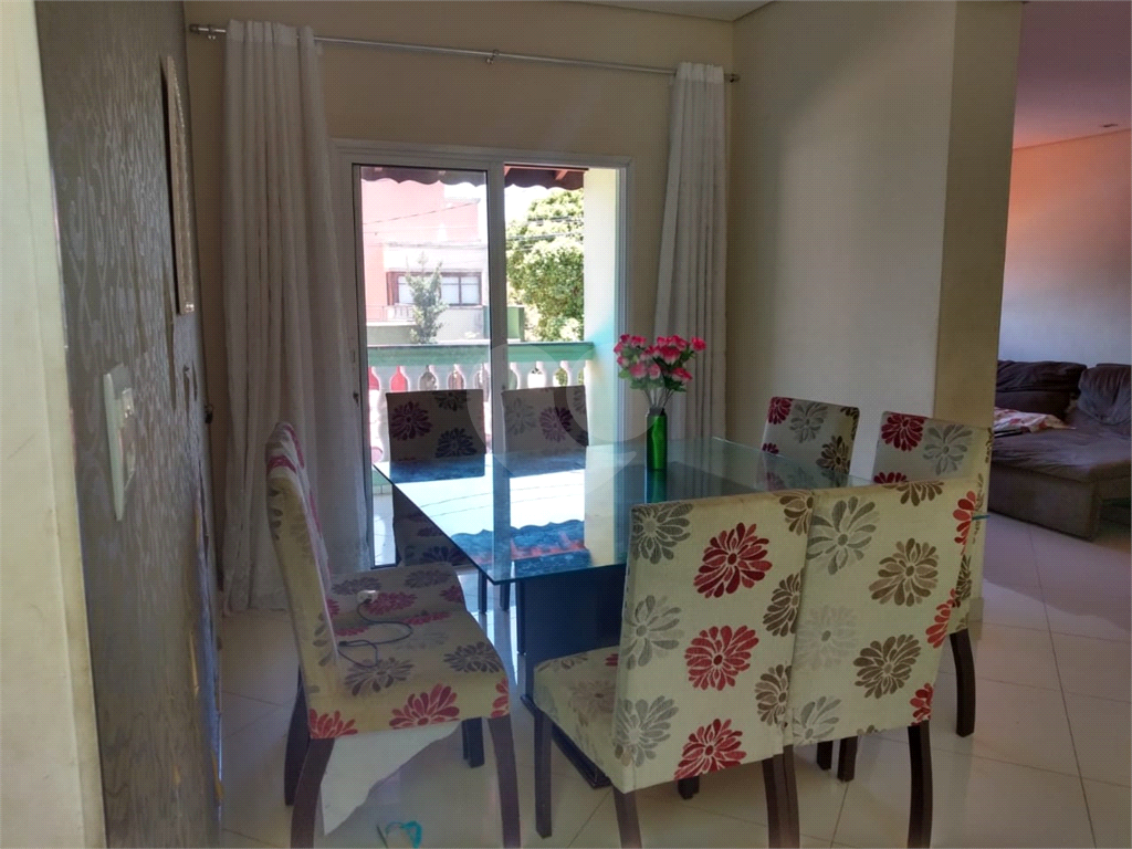 Casa à venda com 3 quartos, 215m² - Foto 4