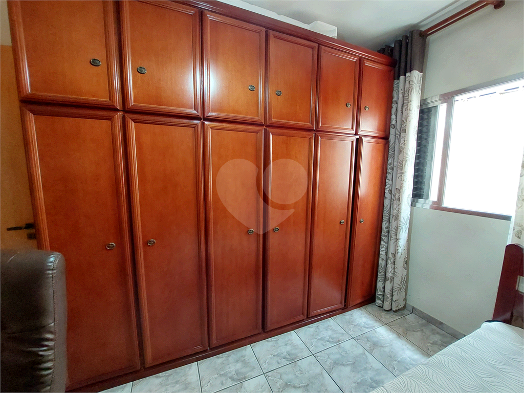 Sobrado com 245M² , com suíte, amplo quintal e churrasqueira PRONTO PARA MORAR 