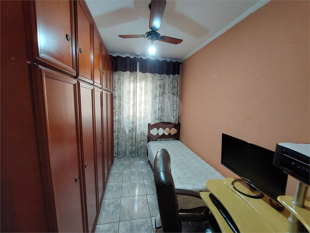 Sobrado com 245M² , com suíte, amplo quintal e churrasqueira PRONTO PARA MORAR 