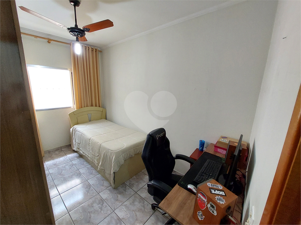 Sobrado com 245M² , com suíte, amplo quintal e churrasqueira PRONTO PARA MORAR 
