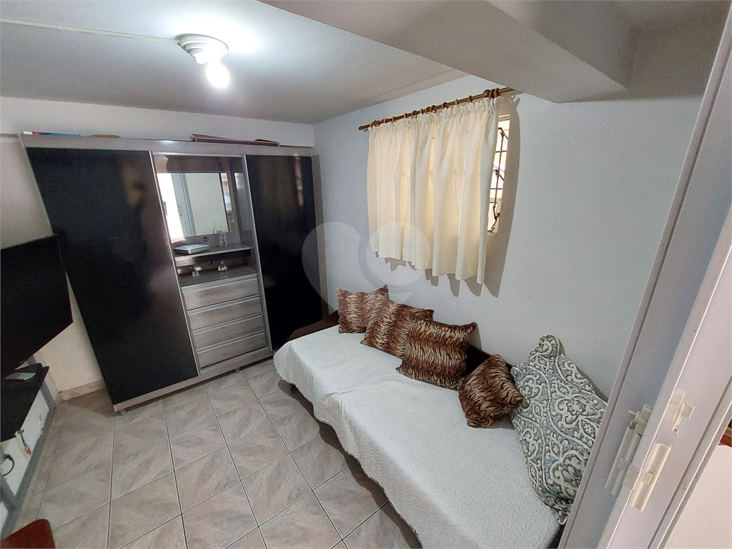 Sobrado com 245M² , com suíte, amplo quintal e churrasqueira PRONTO PARA MORAR 
