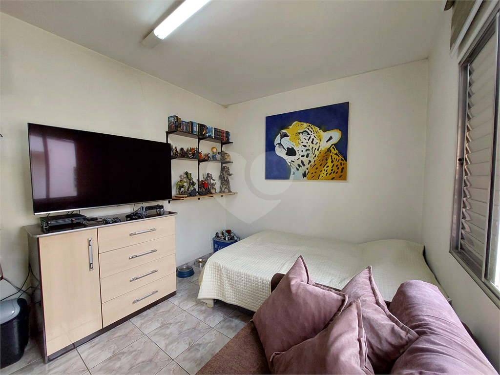 Sobrado com 245M² , com suíte, amplo quintal e churrasqueira PRONTO PARA MORAR 