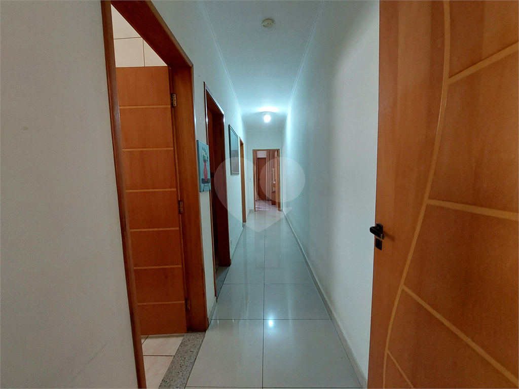 Sobrado com 245M² , com suíte, amplo quintal e churrasqueira PRONTO PARA MORAR 
