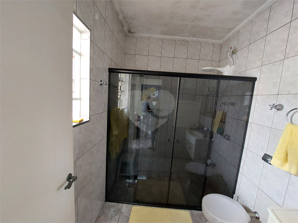 Sobrado com 245M² , com suíte, amplo quintal e churrasqueira PRONTO PARA MORAR 