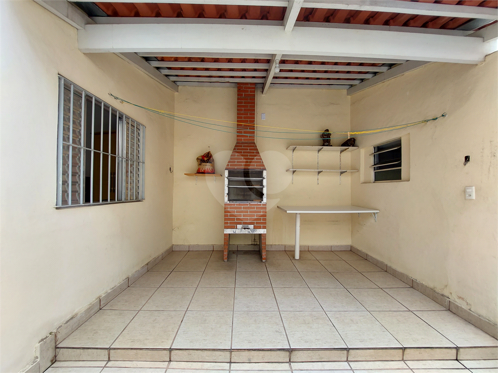 Sobrado com 245M² , com suíte, amplo quintal e churrasqueira PRONTO PARA MORAR 