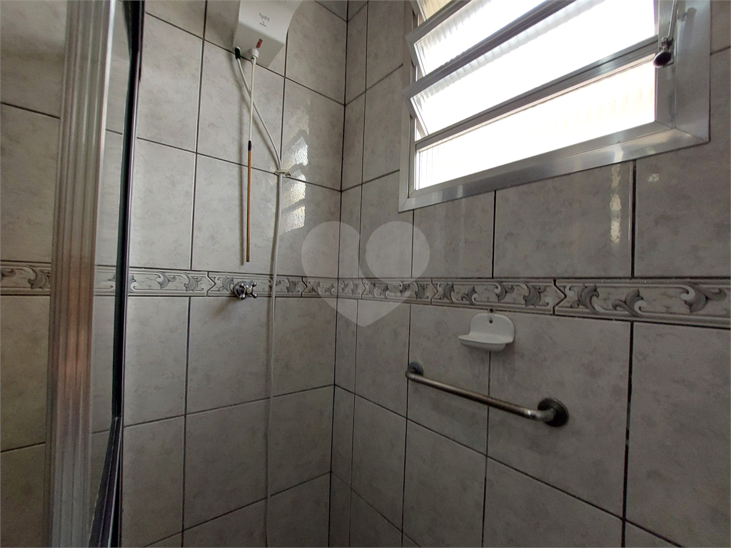 Sobrado com 245M² , com suíte, amplo quintal e churrasqueira PRONTO PARA MORAR 