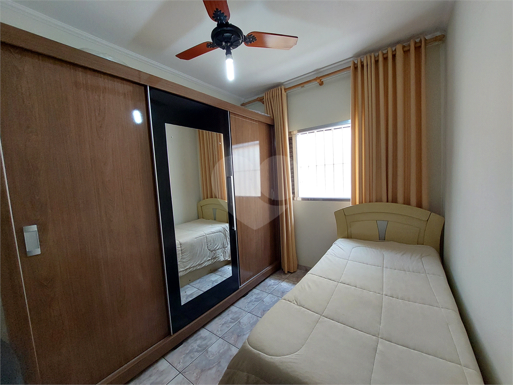 Sobrado com 245M² , com suíte, amplo quintal e churrasqueira PRONTO PARA MORAR 